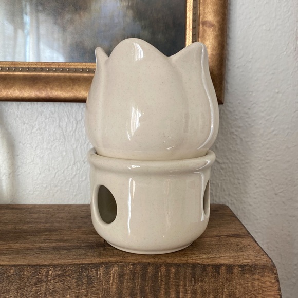 Cream Ceramic Tulip Wax Warmer - Picture 1 of 5